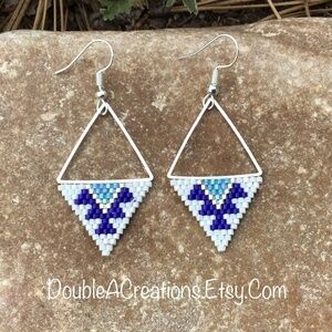 𝅺NAVY Blue and Silver Triangle Beaded Earrings
